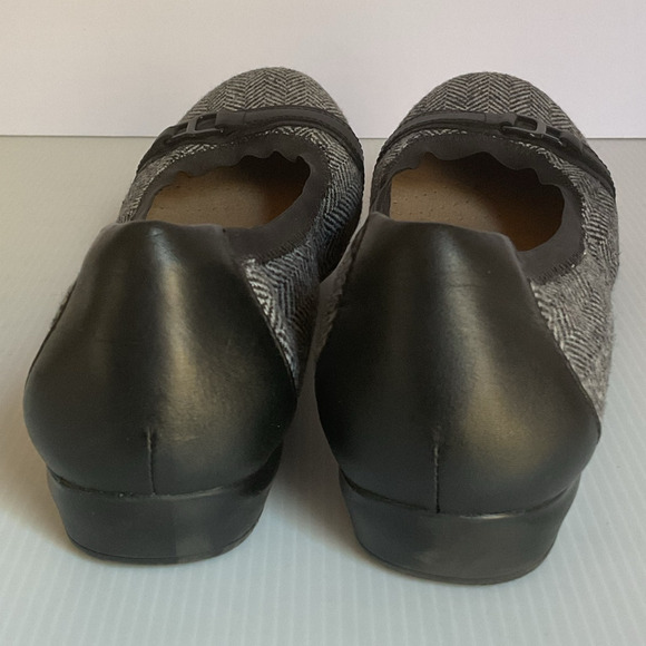 Clarks Ballet Flats Women’s Size 8.5 Cushion Soft Gray Black Everyday - Picture 9 of 9